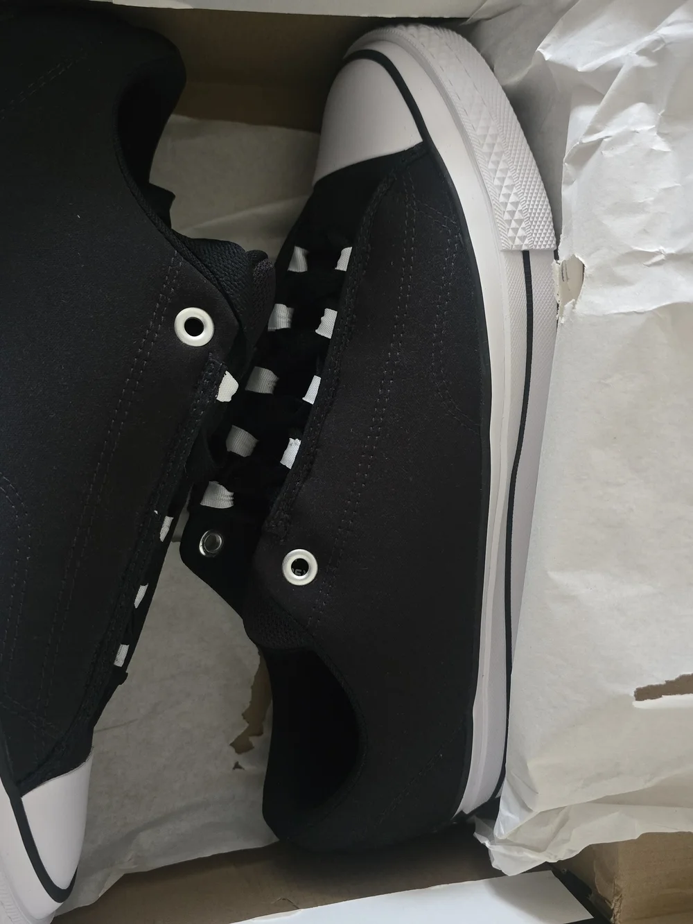 Men’s Low-Top Canvas Athletic Sneakers in Black and White